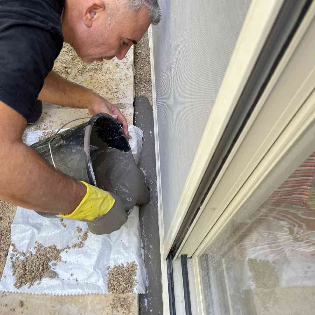 יציקה של חגורת בטון אטום למים